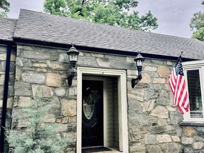 920 Sand Hill Road, Asheville, NC 28806.  MLS# CAR4422061, YatesRealty ID 49156. 