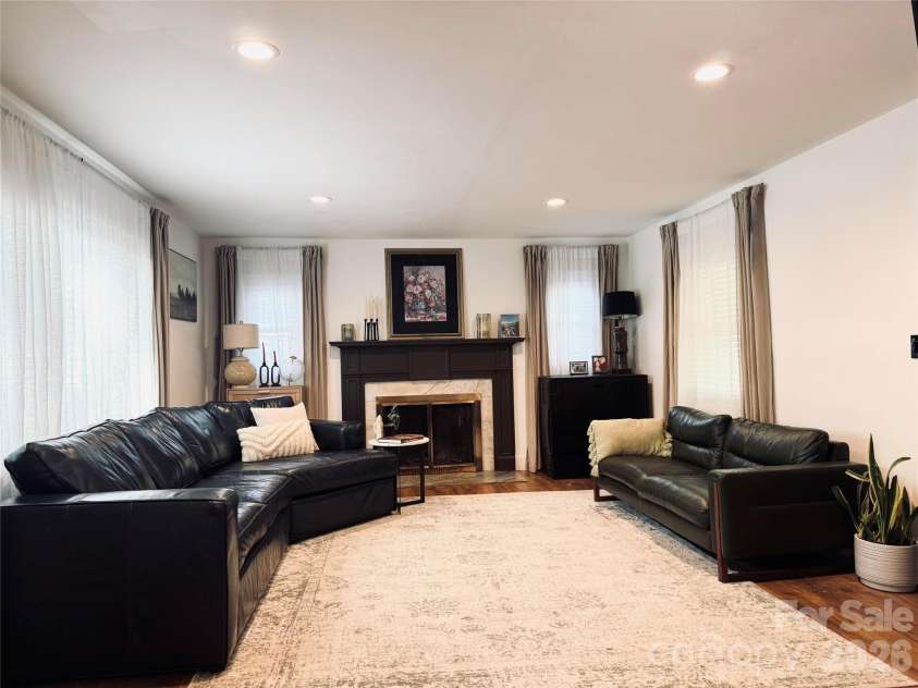 920 Sand Hill Road, Asheville, NC 28806.  MLS# CAR4422061, YatesRealty ID 49156. 