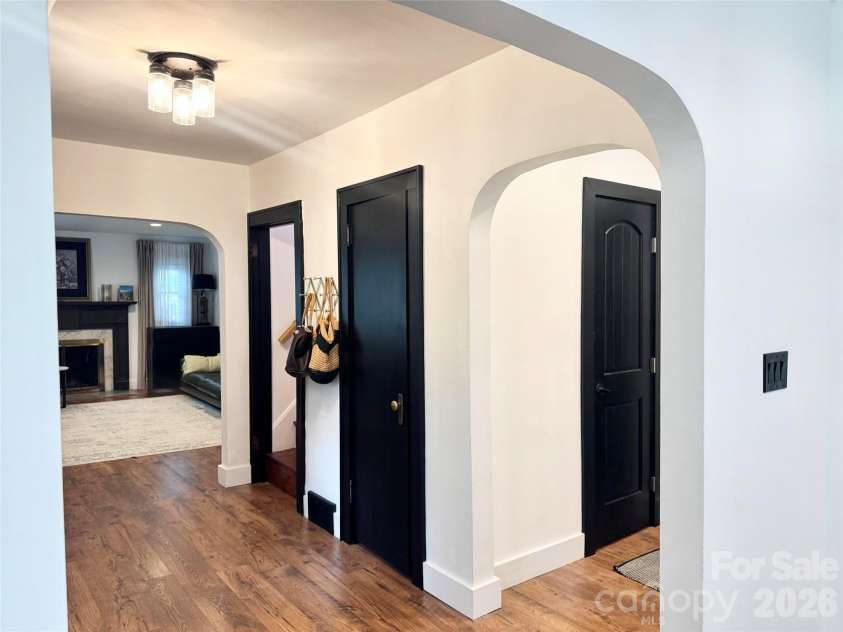 920 Sand Hill Road, Asheville, NC 28806.  MLS# CAR4422061, YatesRealty ID 49156. 