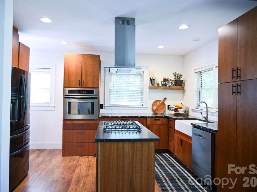 920 Sand Hill Road, Asheville, NC 28806.  MLS# CAR4422061, YatesRealty ID 49156. 