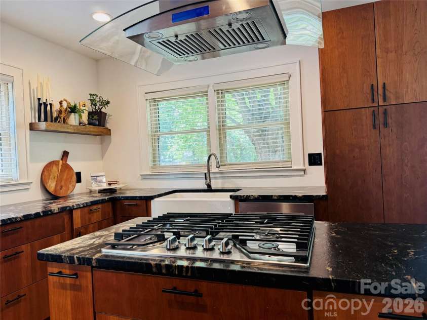 920 Sand Hill Road, Asheville, NC 28806.  MLS# CAR4422061, YatesRealty ID 49156. 