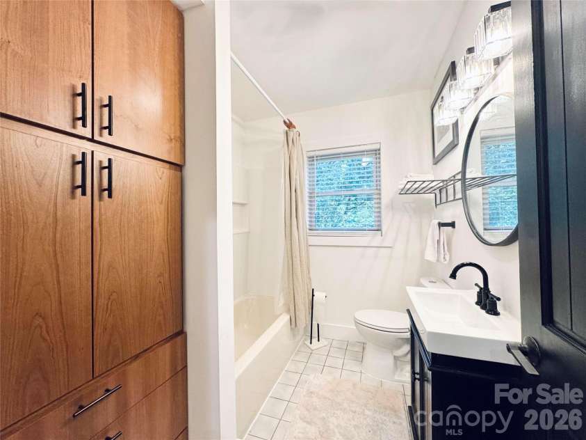 920 Sand Hill Road, Asheville, NC 28806.  MLS# CAR4422061, YatesRealty ID 49156. 