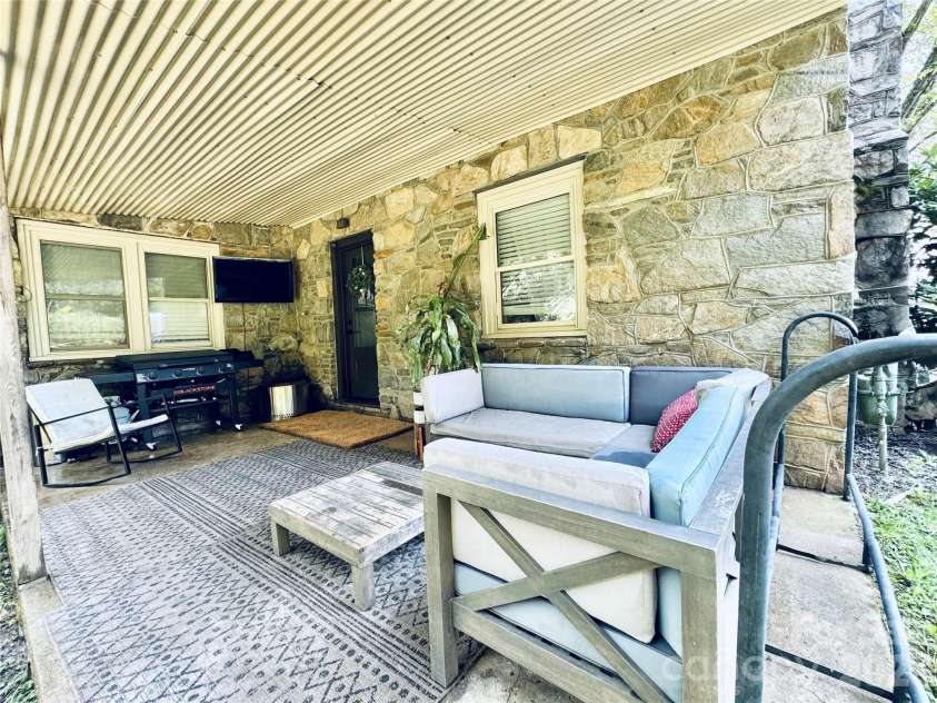 920 Sand Hill Road, Asheville, NC 28806.  MLS# CAR4422061, YatesRealty ID 49156. 