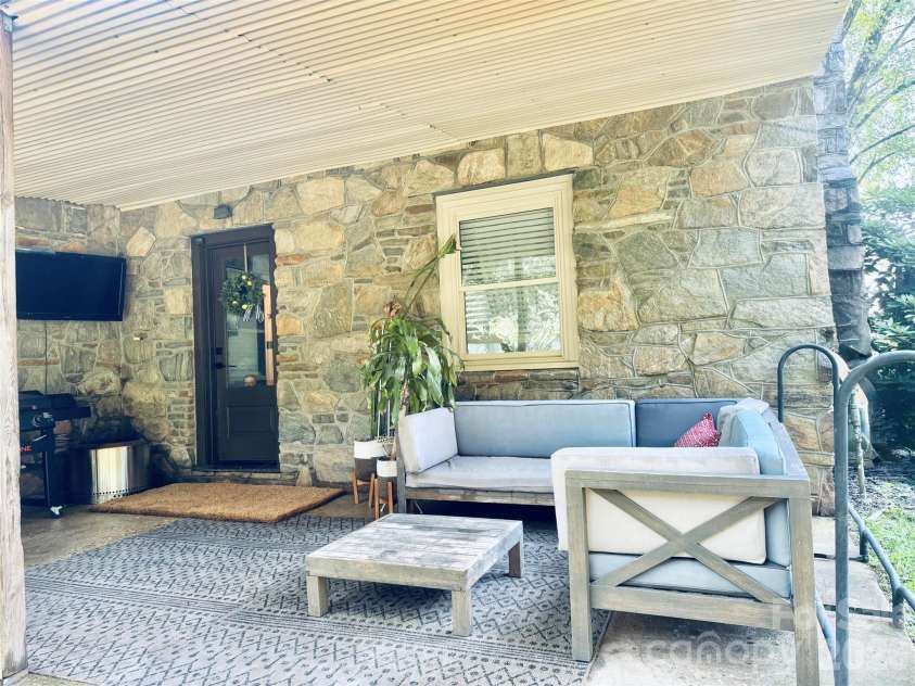 920 Sand Hill Road, Asheville, NC 28806.  MLS# CAR4422061, YatesRealty ID 49156. 