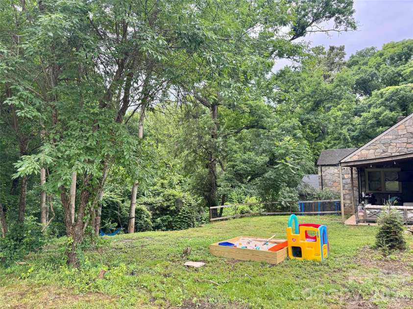 920 Sand Hill Road, Asheville, NC 28806.  MLS# CAR4422061, YatesRealty ID 49156. 