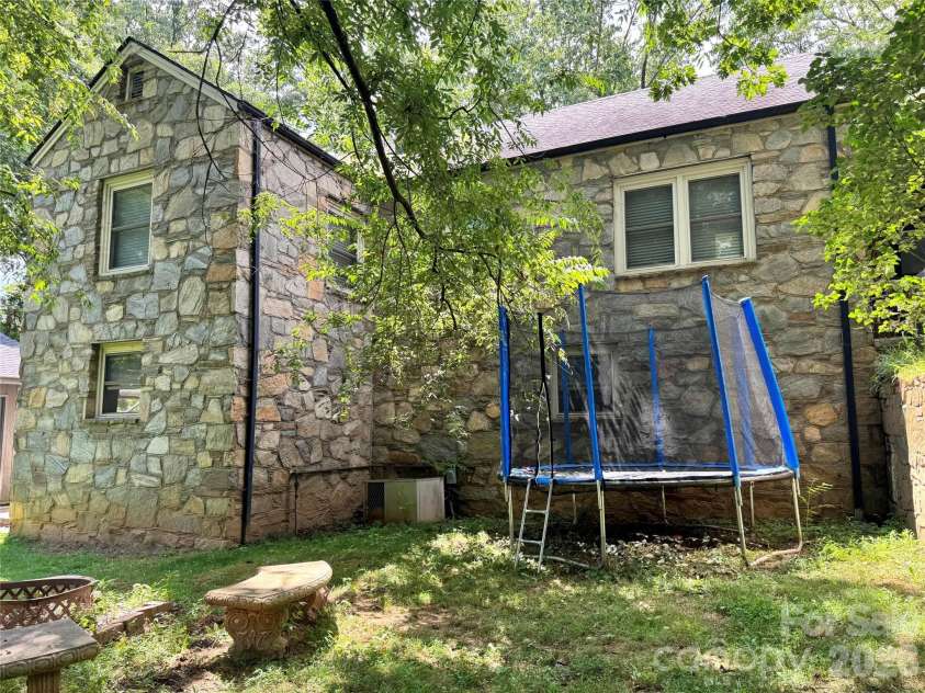 920 Sand Hill Road, Asheville, NC 28806.  MLS# CAR4422061, YatesRealty ID 49156. 