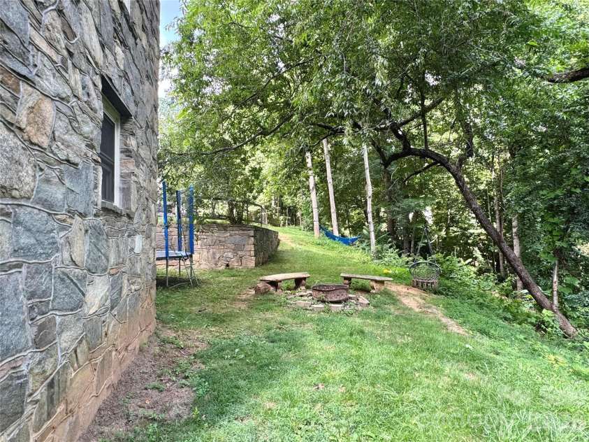 920 Sand Hill Road, Asheville, NC 28806.  MLS# CAR4422061, YatesRealty ID 49156. 