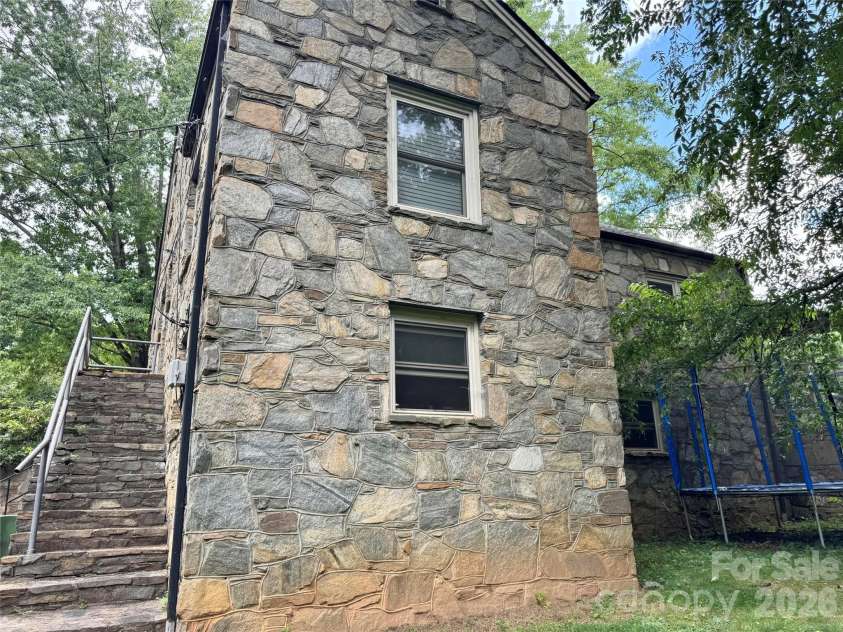 920 Sand Hill Road, Asheville, NC 28806.  MLS# CAR4422061, YatesRealty ID 49156. 
