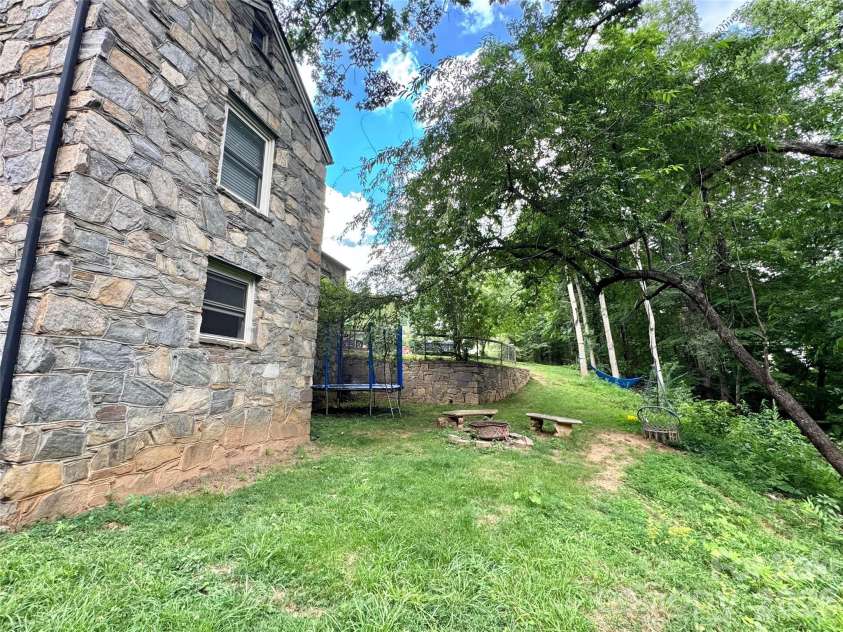 920 Sand Hill Road, Asheville, NC 28806.  MLS# CAR4422061, YatesRealty ID 49156. 