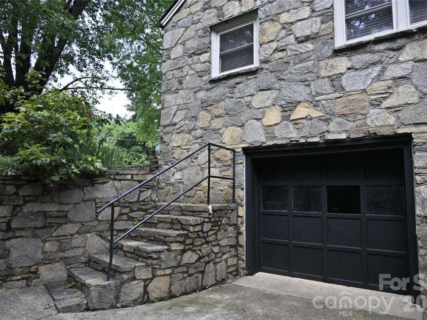 920 Sand Hill Road, Asheville, NC 28806.  MLS# CAR4422061, YatesRealty ID 49156. 