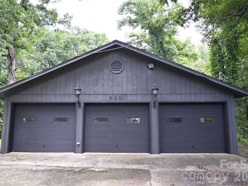 920 Sand Hill Road, Asheville, NC 28806.  MLS# CAR4422061, YatesRealty ID 49156. 