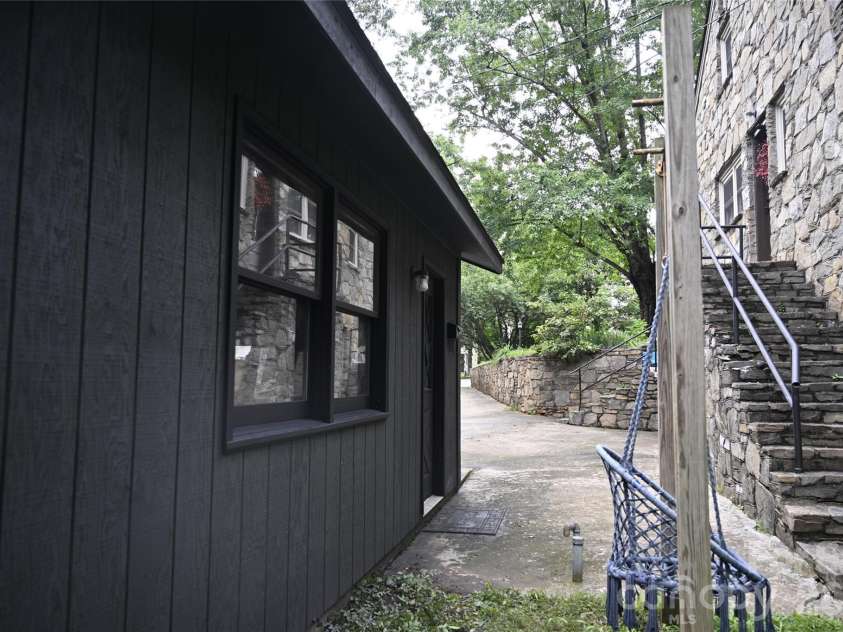 920 Sand Hill Road, Asheville, NC 28806.  MLS# CAR4422061, YatesRealty ID 49156. 