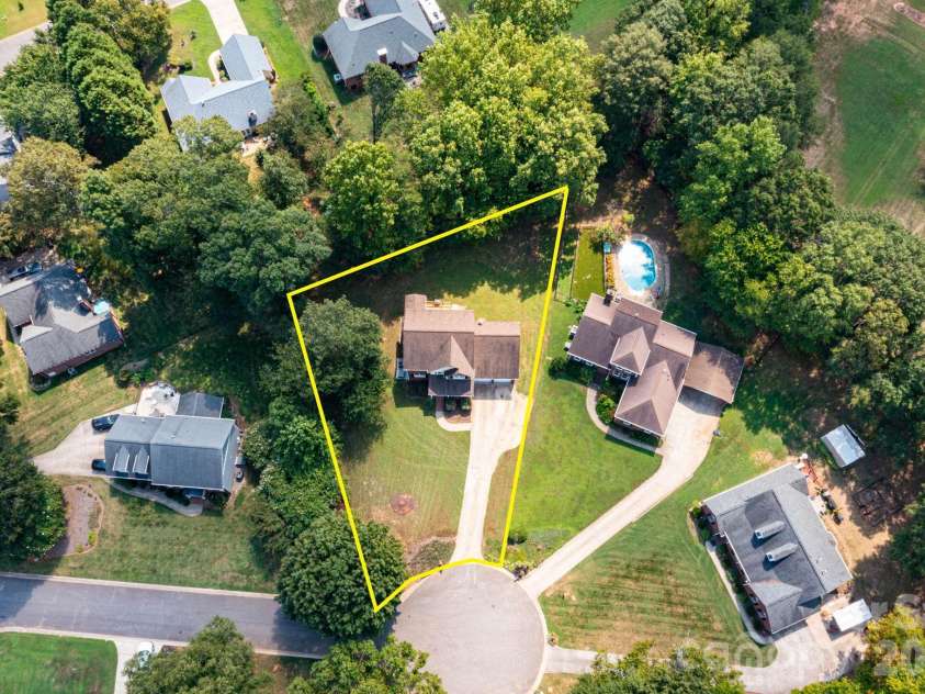 2507 Ashley Court, Belmont, NC 28012.  MLS# CAR4422054, YatesRealty ID 49157. 