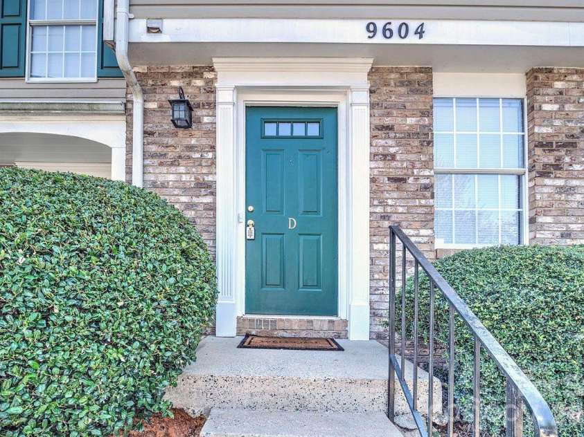 9604 Vinca Circle, Charlotte, NC 28213.  MLS# CAR4422057, YatesRealty ID 49159. 