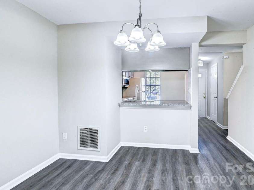 9604 Vinca Circle, Charlotte, NC 28213.  MLS# CAR4422057, YatesRealty ID 49159. 