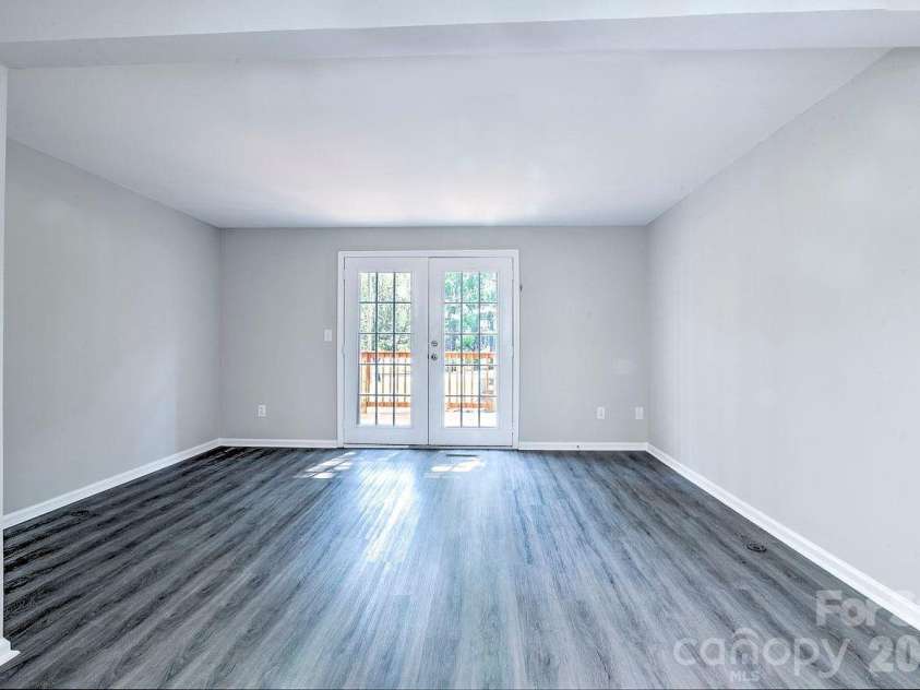 9604 Vinca Circle, Charlotte, NC 28213.  MLS# CAR4422057, YatesRealty ID 49159. 