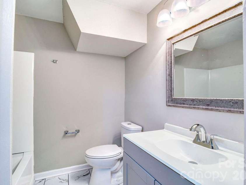 9604 Vinca Circle, Charlotte, NC 28213.  MLS# CAR4422057, YatesRealty ID 49159. 