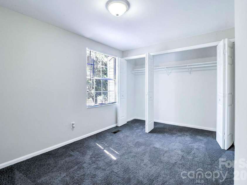 9604 Vinca Circle, Charlotte, NC 28213.  MLS# CAR4422057, YatesRealty ID 49159. 