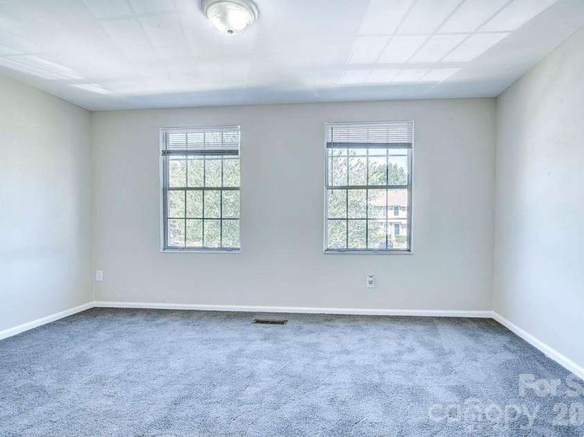9604 Vinca Circle, Charlotte, NC 28213.  MLS# CAR4422057, YatesRealty ID 49159. 
