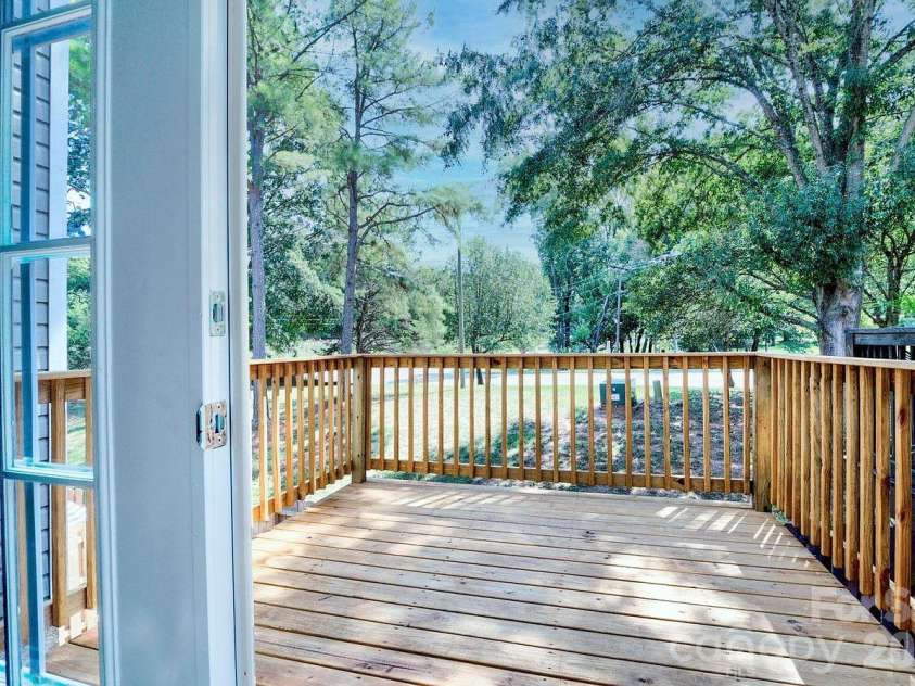 9604 Vinca Circle, Charlotte, NC 28213.  MLS# CAR4422057, YatesRealty ID 49159. 