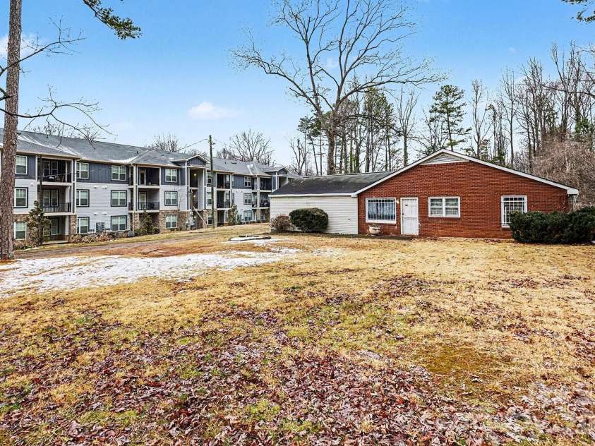 500 Tom Hunter Road, Charlotte, NC 28213.  MLS# CAR4343160, YatesRealty ID 4916. 