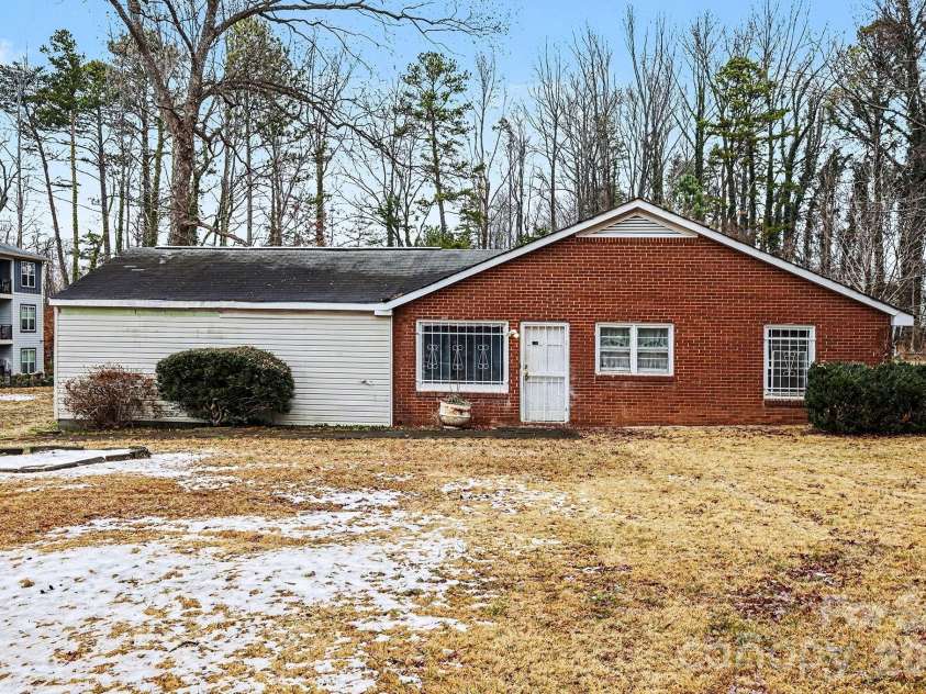 500 Tom Hunter Road, Charlotte, NC 28213.  MLS# CAR4343160, YatesRealty ID 4916. 