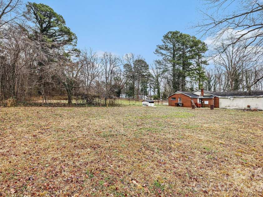 500 Tom Hunter Road, Charlotte, NC 28213.  MLS# CAR4343160, YatesRealty ID 4916. 