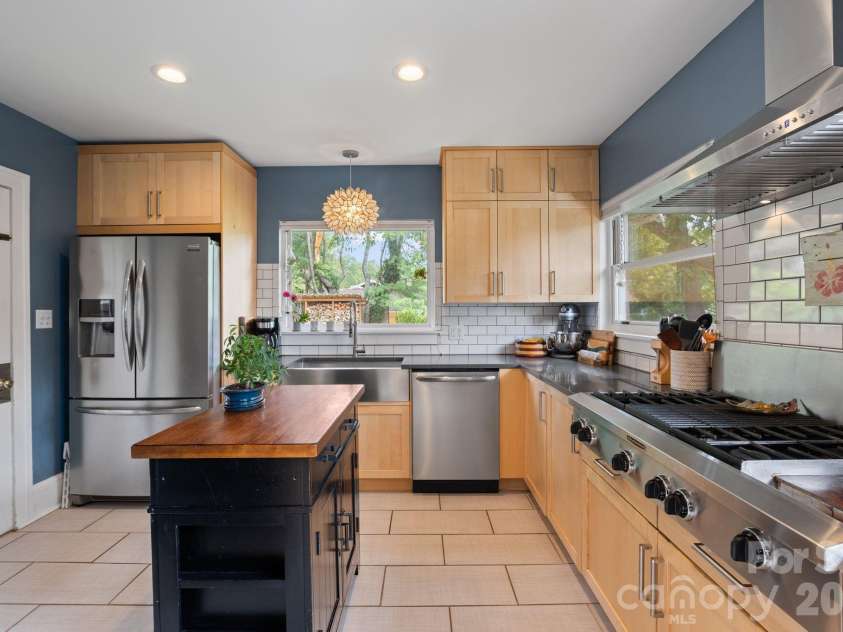 348 Beaucatcher Road, Asheville, NC 28805.  MLS# CAR4420417, YatesRealty ID 49161. 