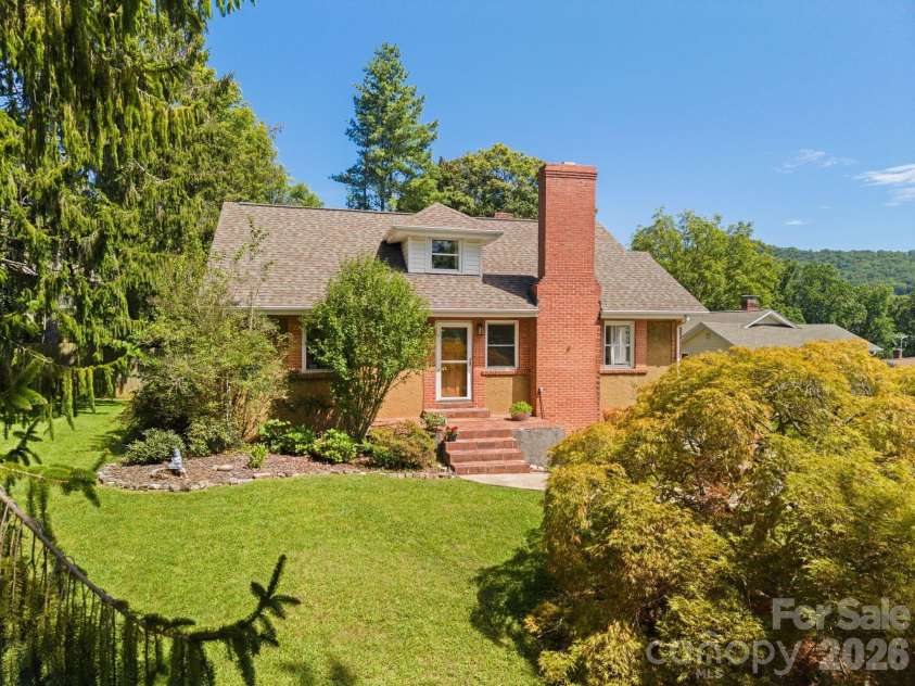 348 Beaucatcher Road, Asheville, NC 28805.  MLS# CAR4420417, YatesRealty ID 49161. 
