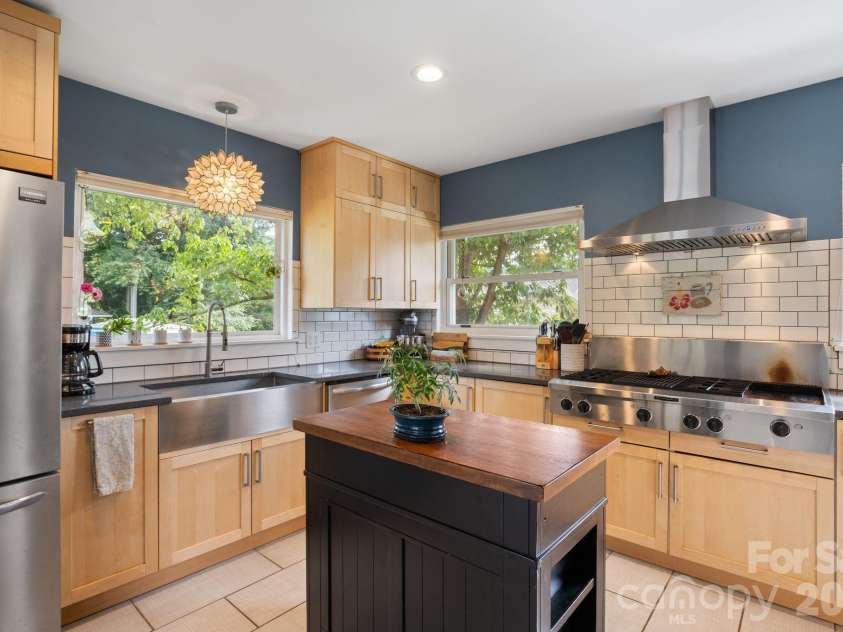348 Beaucatcher Road, Asheville, NC 28805.  MLS# CAR4420417, YatesRealty ID 49161. 