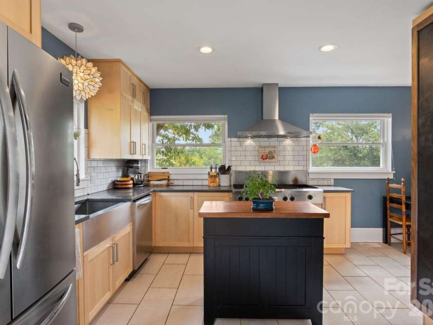 348 Beaucatcher Road, Asheville, NC 28805.  MLS# CAR4420417, YatesRealty ID 49161. 