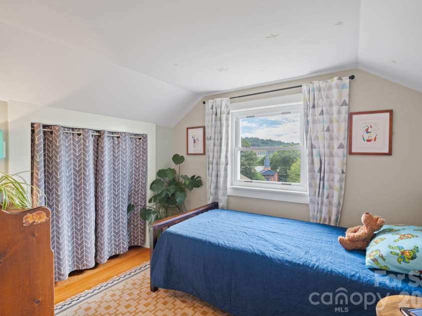 348 Beaucatcher Road, Asheville, NC 28805.  MLS# CAR4420417, YatesRealty ID 49161. 
