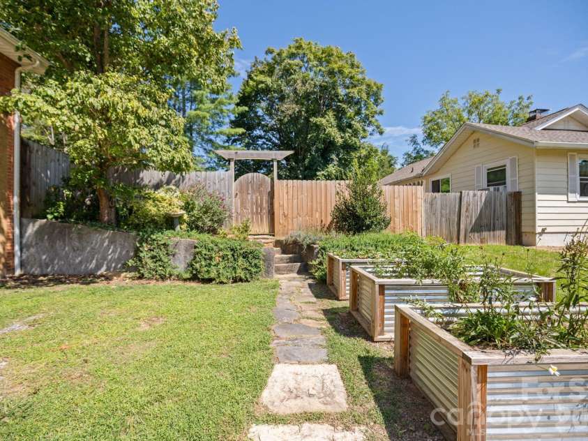 348 Beaucatcher Road, Asheville, NC 28805.  MLS# CAR4420417, YatesRealty ID 49161. 