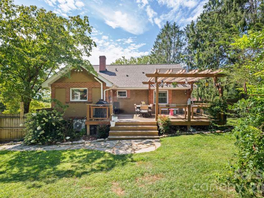 348 Beaucatcher Road, Asheville, NC 28805.  MLS# CAR4420417, YatesRealty ID 49161. 