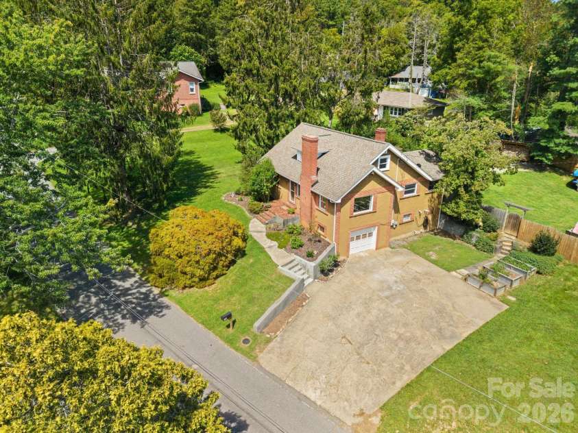348 Beaucatcher Road, Asheville, NC 28805.  MLS# CAR4420417, YatesRealty ID 49161. 