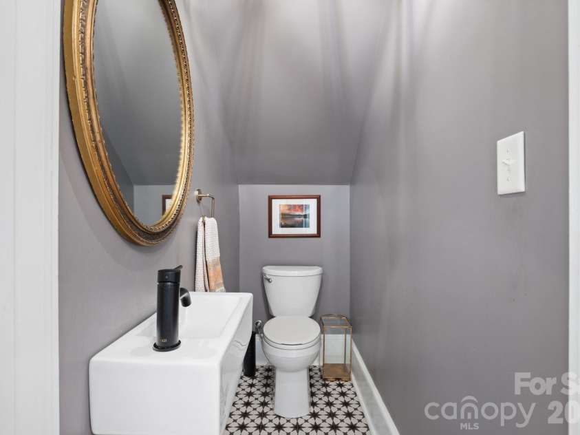 348 Beaucatcher Road, Asheville, NC 28805.  MLS# CAR4420417, YatesRealty ID 49161. Hall bath