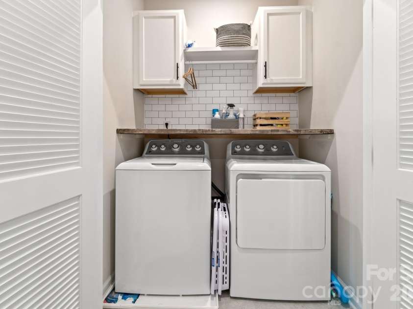 435 Lahinch Drive, Tega Cay, SC 29708.  MLS# CAR4422014, YatesRealty ID 49162. Custom Laundry Room!