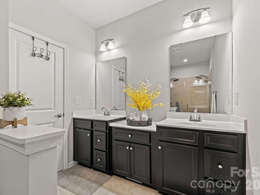 435 Lahinch Drive, Tega Cay, SC 29708.  MLS# CAR4422014, YatesRealty ID 49162. Dual Vanities