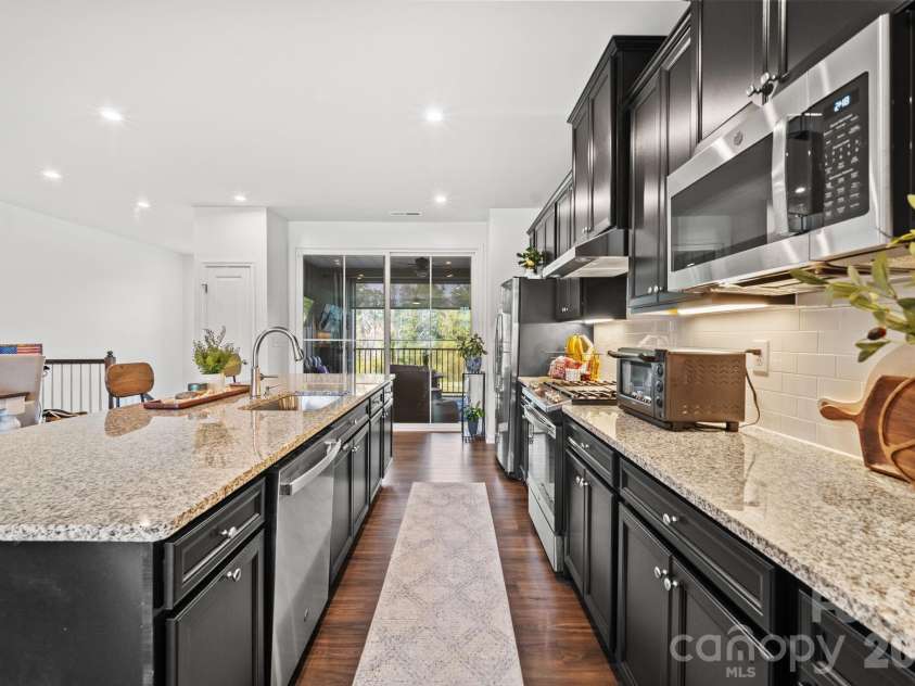 435 Lahinch Drive, Tega Cay, SC 29708.  MLS# CAR4422014, YatesRealty ID 49162. Expansive Chefs Kitchen