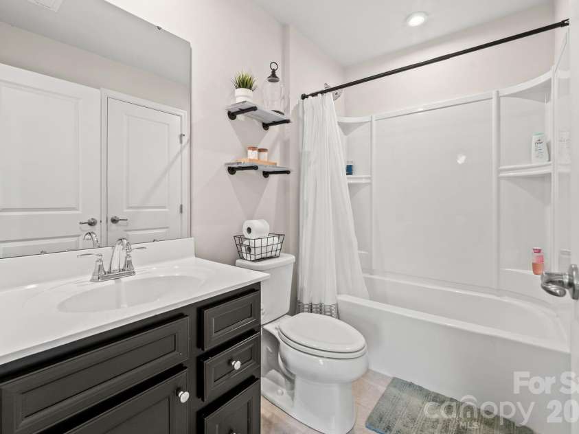 435 Lahinch Drive, Tega Cay, SC 29708.  MLS# CAR4422014, YatesRealty ID 49162. Guest Bathroom