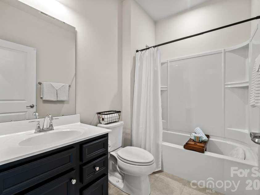 435 Lahinch Drive, Tega Cay, SC 29708.  MLS# CAR4422014, YatesRealty ID 49162. Guest Bathroom