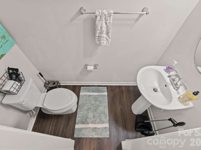 435 Lahinch Drive, Tega Cay, SC 29708.  MLS# CAR4422014, YatesRealty ID 49162. Half Bathroom