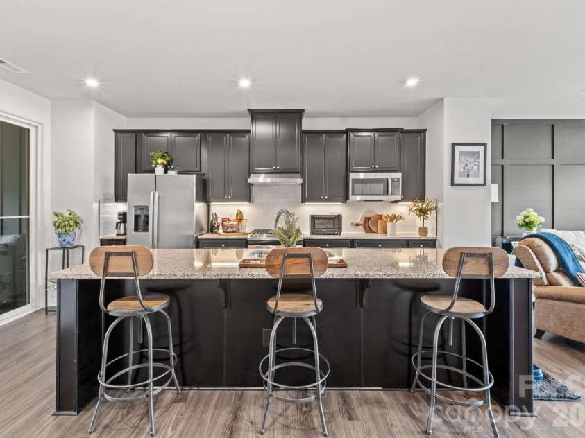 435 Lahinch Drive, Tega Cay, SC 29708.  MLS# CAR4422014, YatesRealty ID 49162. Large Breakfast Bar and Upgraded Kitchen Island