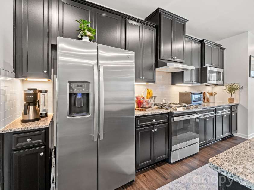 435 Lahinch Drive, Tega Cay, SC 29708.  MLS# CAR4422014, YatesRealty ID 49162. Upgraded Chef's Kitchen with Open Floorplan to Living Room!
