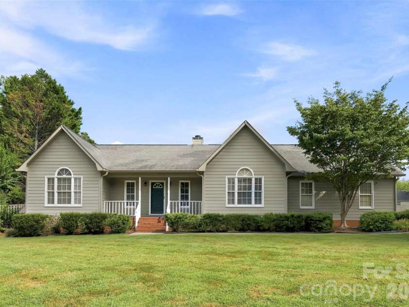 108 Shade Tree Court, Gastonia, NC 28056.  MLS# CAR4421333, YatesRealty ID 49166. 