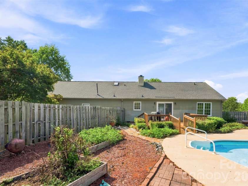 108 Shade Tree Court, Gastonia, NC 28056.  MLS# CAR4421333, YatesRealty ID 49166. 