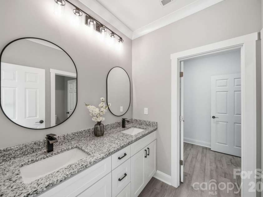 1445 Kingsley Drive, Albemarle, NC 28001.  MLS# CAR4421358, YatesRealty ID 49167. Primary ensuite