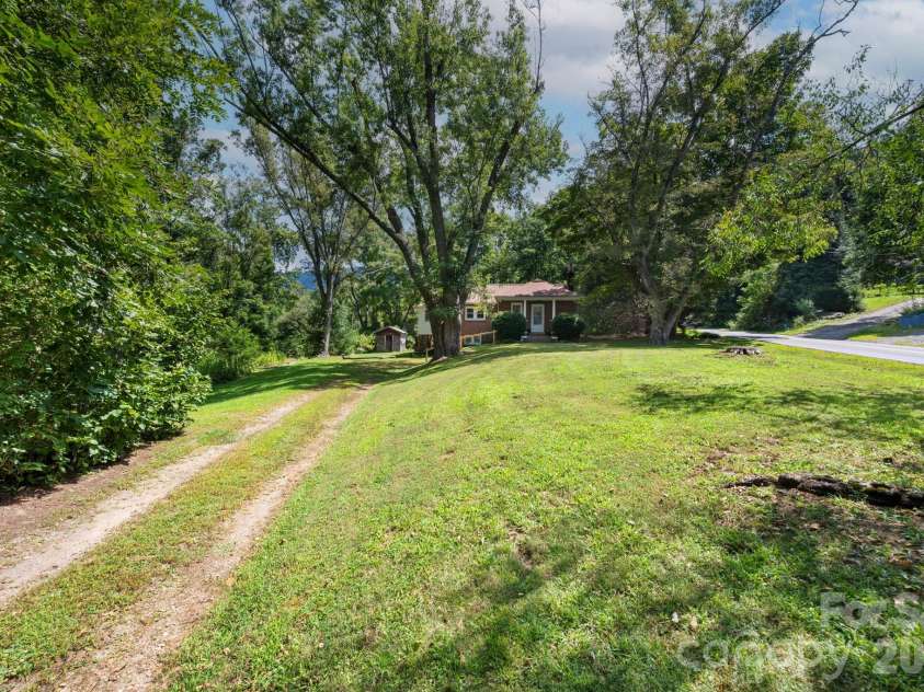 178 Shope Creek Road, Asheville, NC 28805.  MLS# CAR4419747, YatesRealty ID 49168. Long level front yard