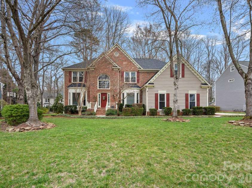8621 Summerfield Lane, Huntersville, NC 28078.  MLS# CAR4353119, YatesRealty ID 4917. Front yard