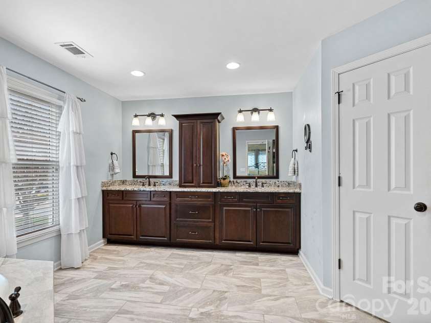 8621 Summerfield Lane, Huntersville, NC 28078.  MLS# CAR4353119, YatesRealty ID 4917. Primary Bath- Updated